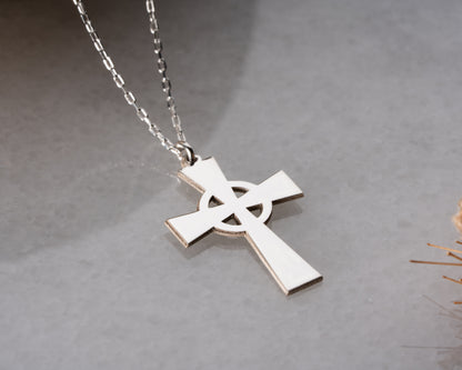 Circle cross necklace detail