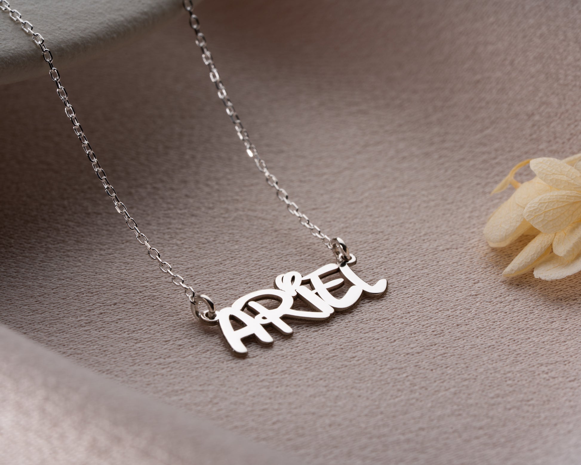 Personalized name necklace in gold finish
