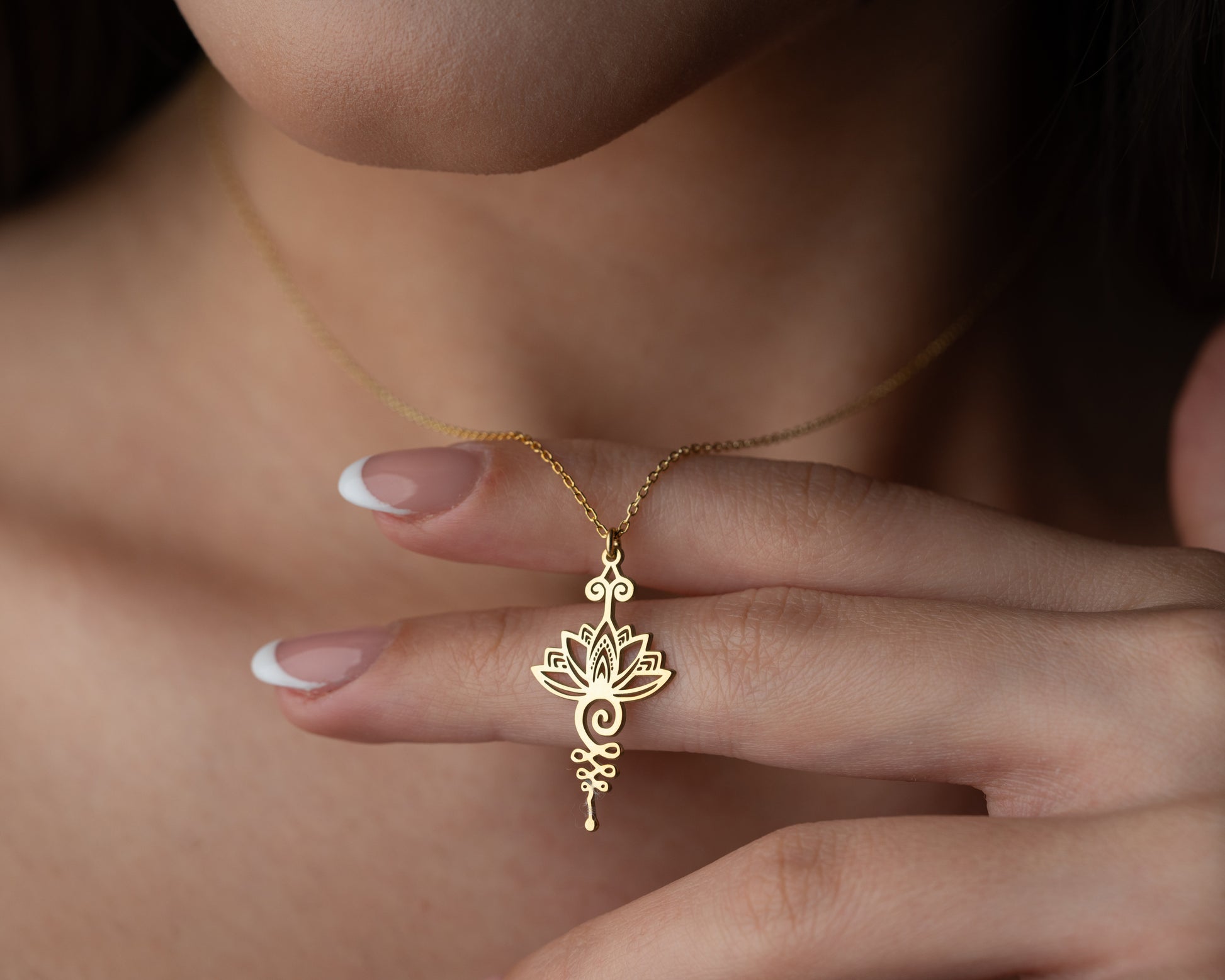 Decorative lotus necklace