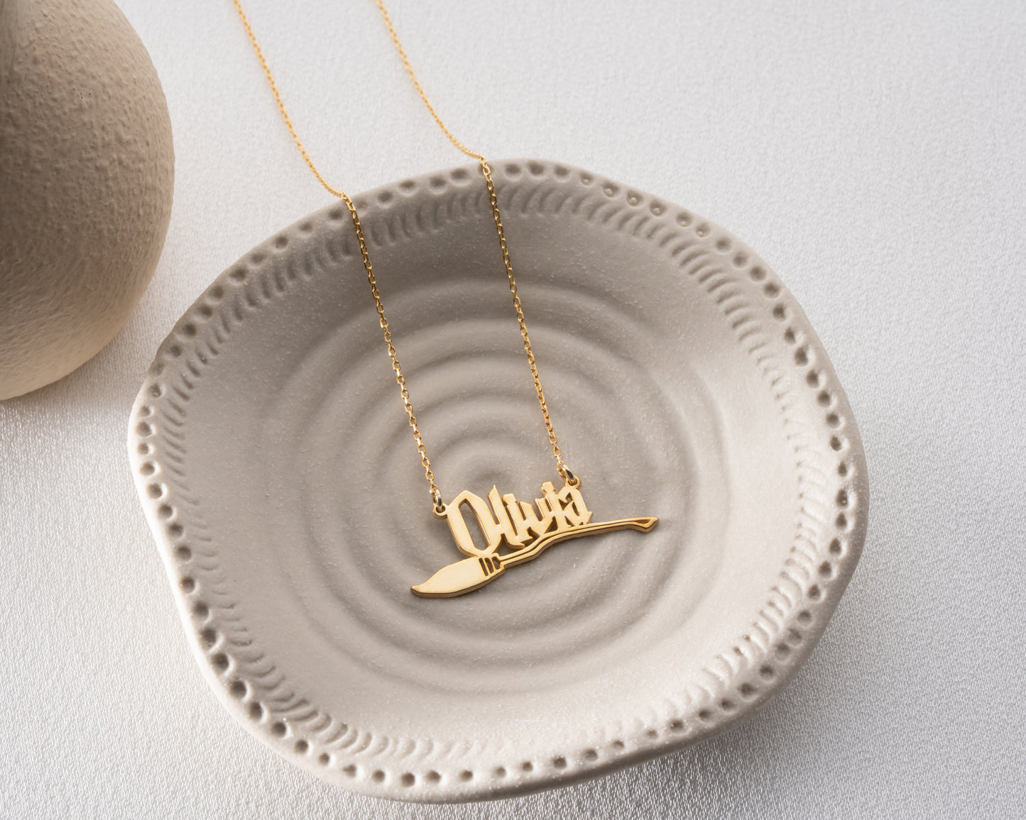 Personalized broom name necklace detail 4