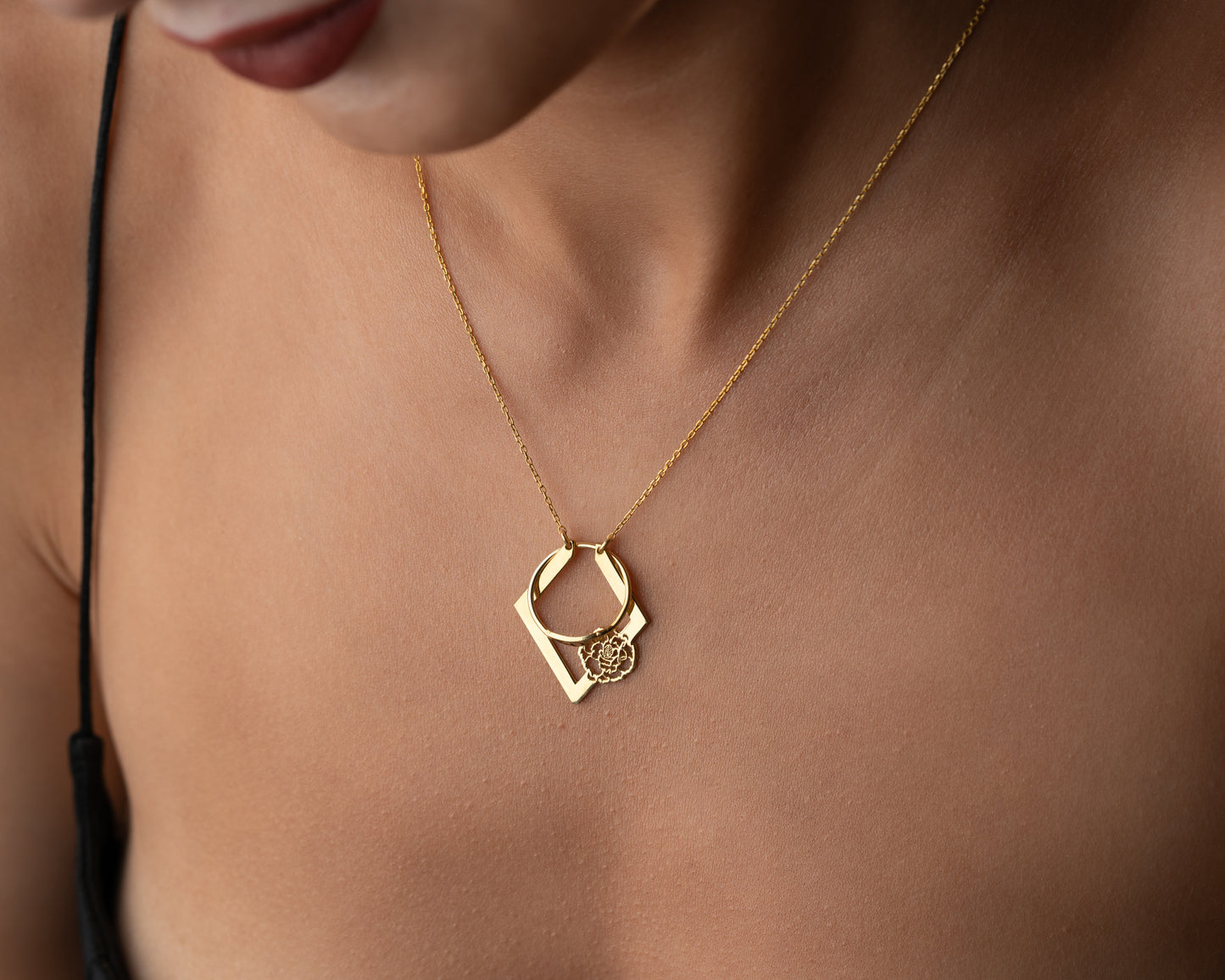 Floral ring holder necklace detail 6