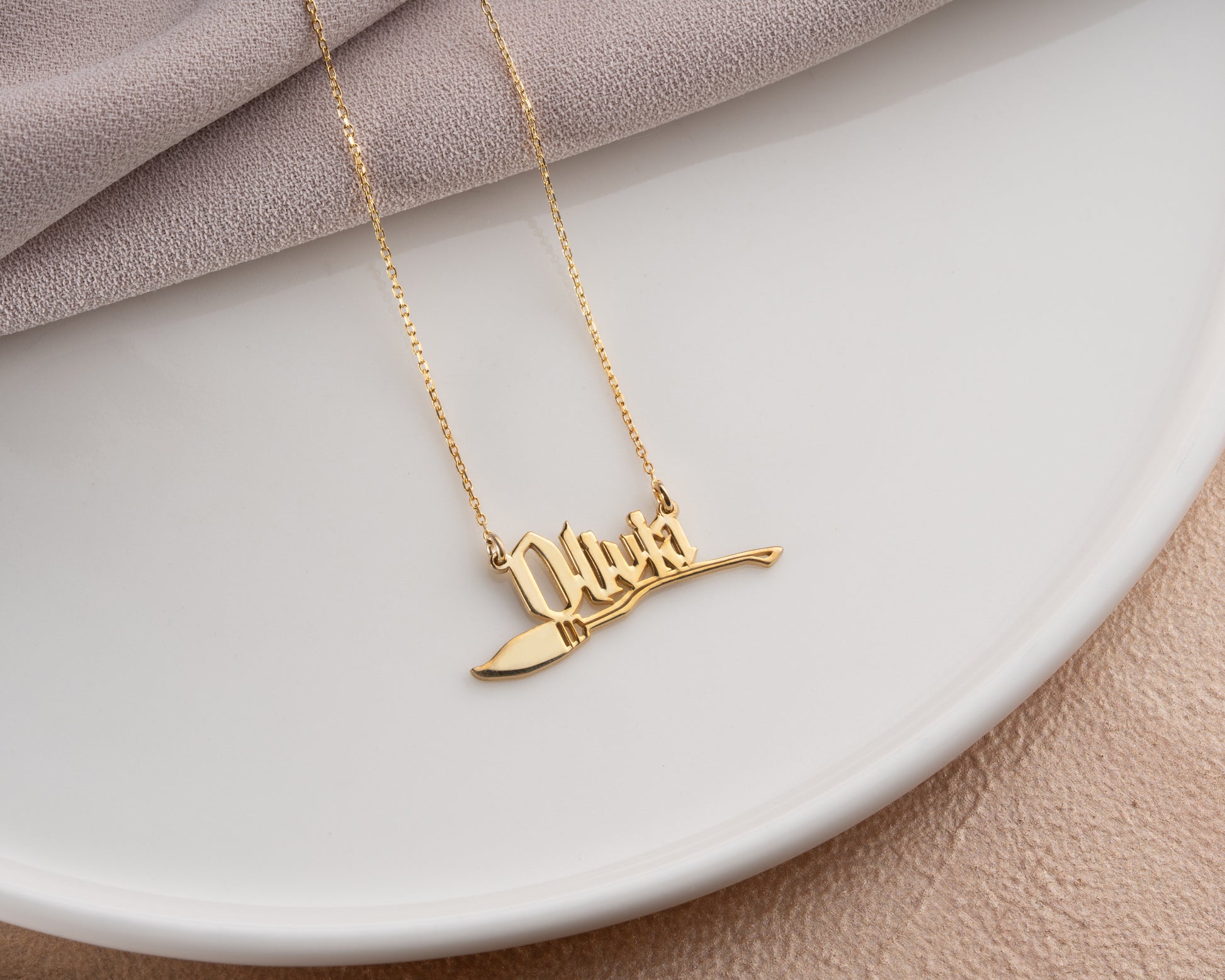 Personalized broom name necklace detail 10