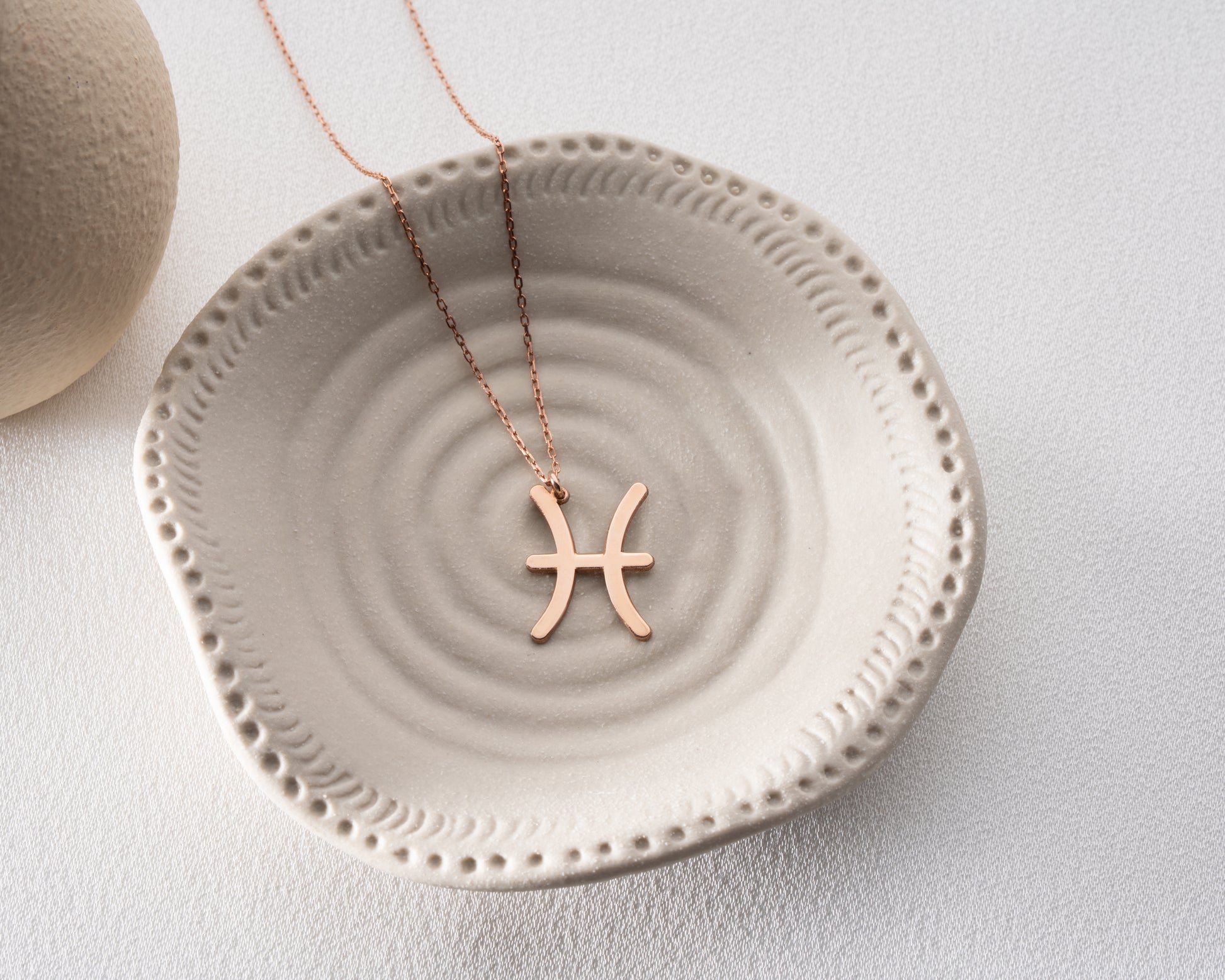 Zodiac sign necklace detail 7