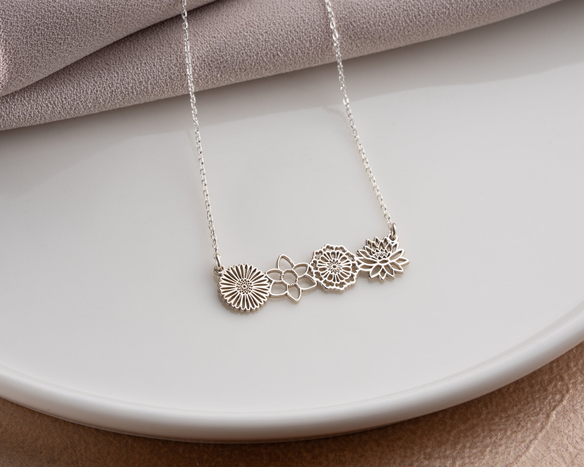 Personalized birth flower necklace detail 7