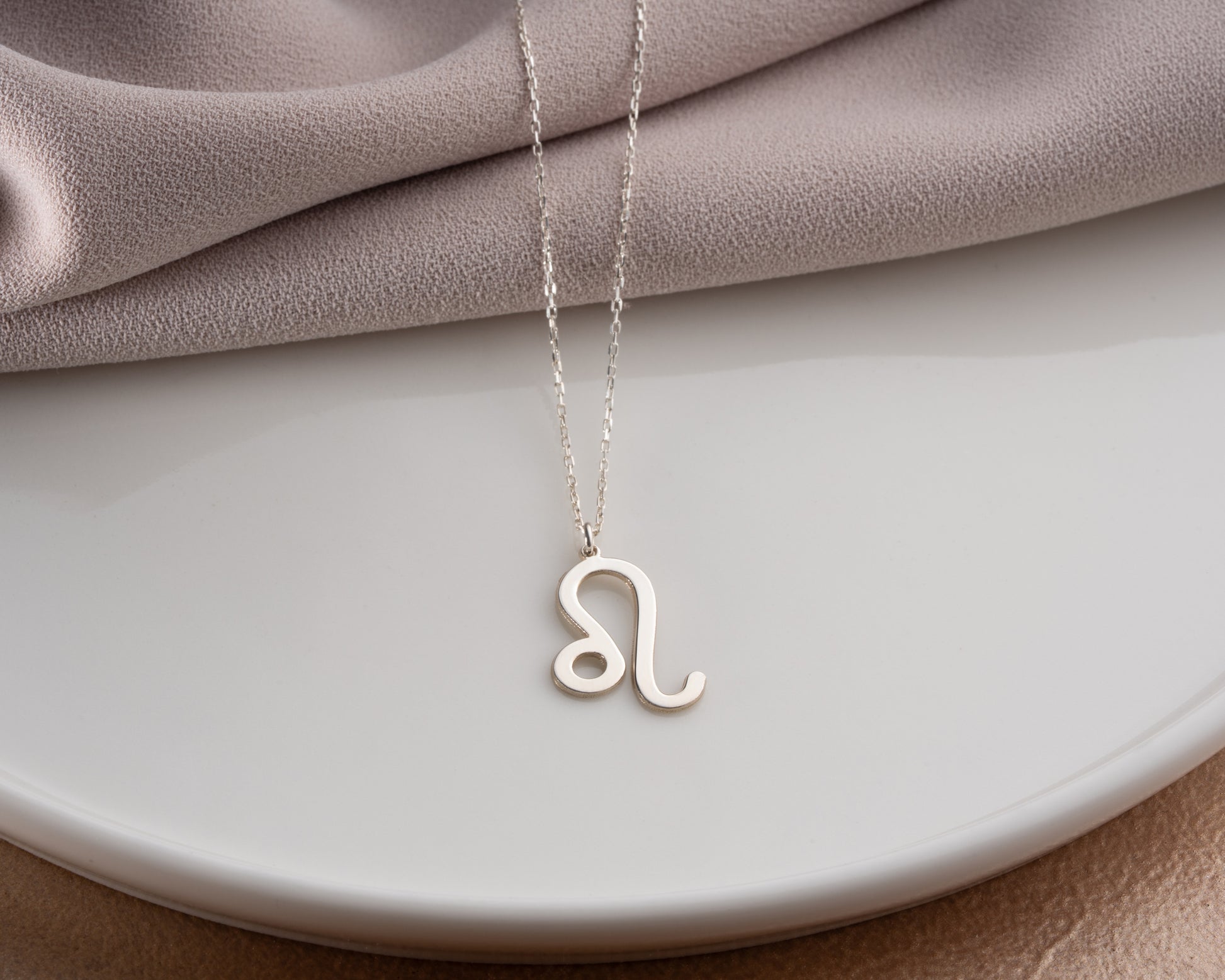 Zodiac sign necklace detail 4