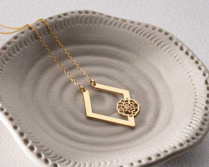 Floral ring holder necklace with flower pendant