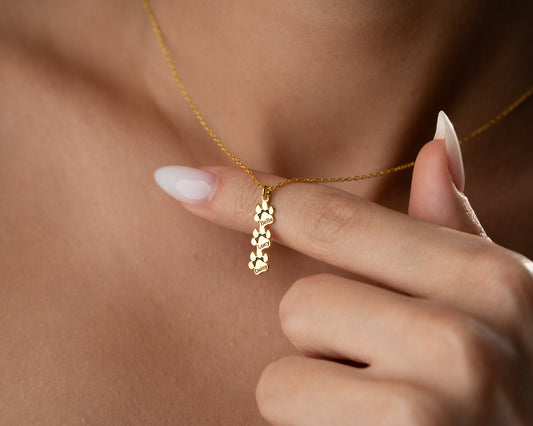 Personalized paw print name necklace detail 6