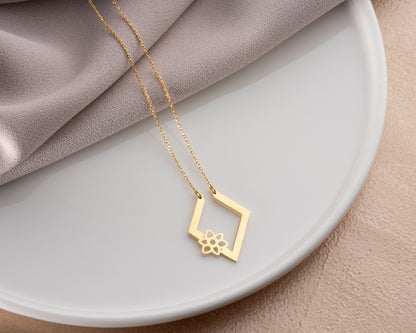Floral ring holder necklace detail 7