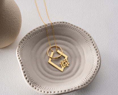 Floral ring holder necklace detail 11