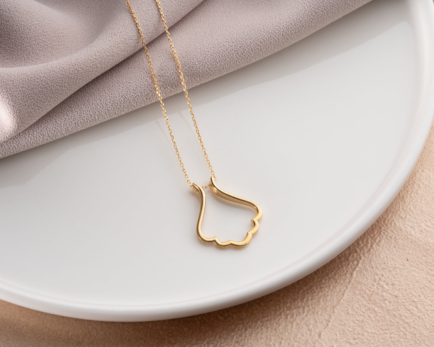 Nature motif ring holder necklace detail 13