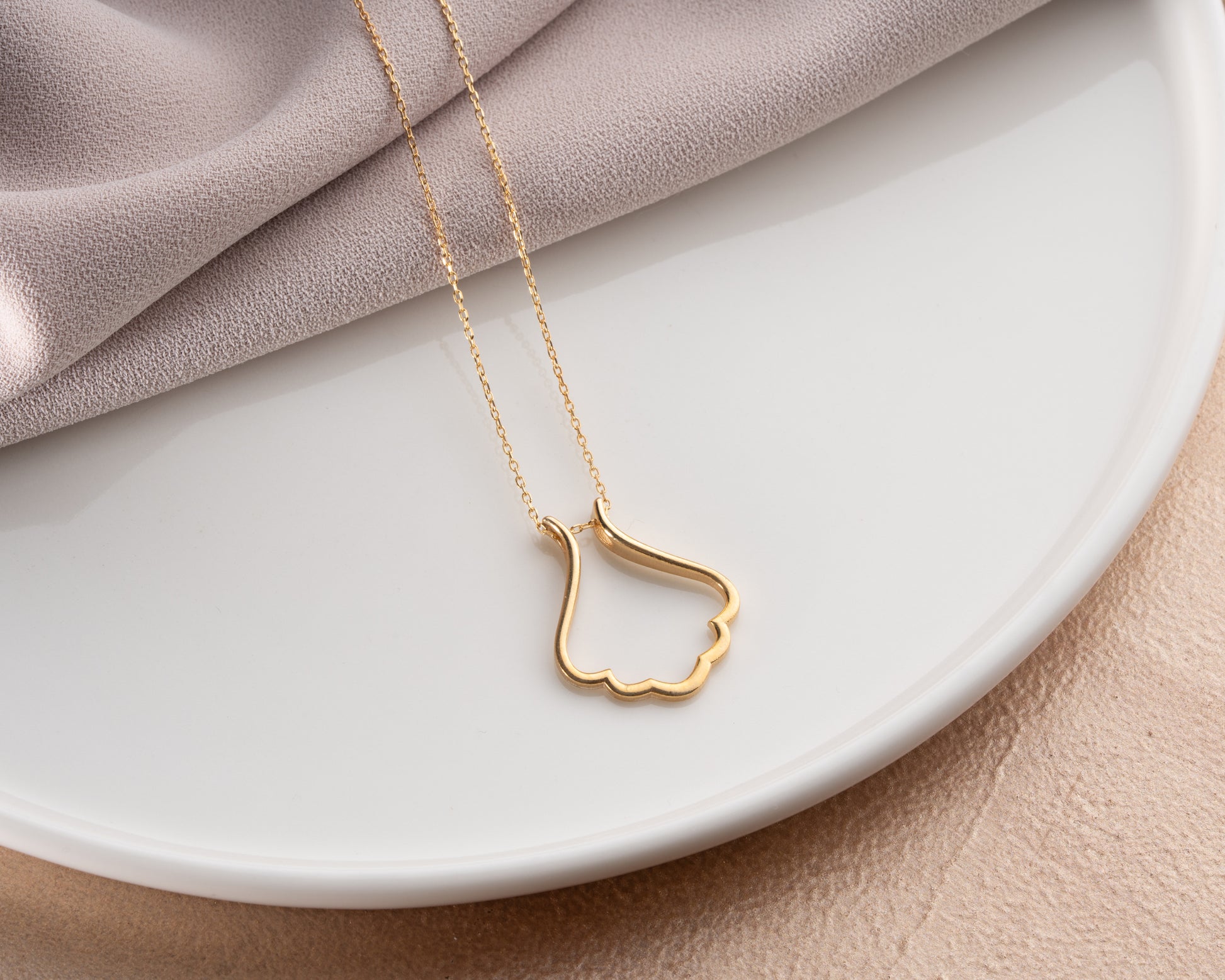 Nature motif ring holder necklace detail 13