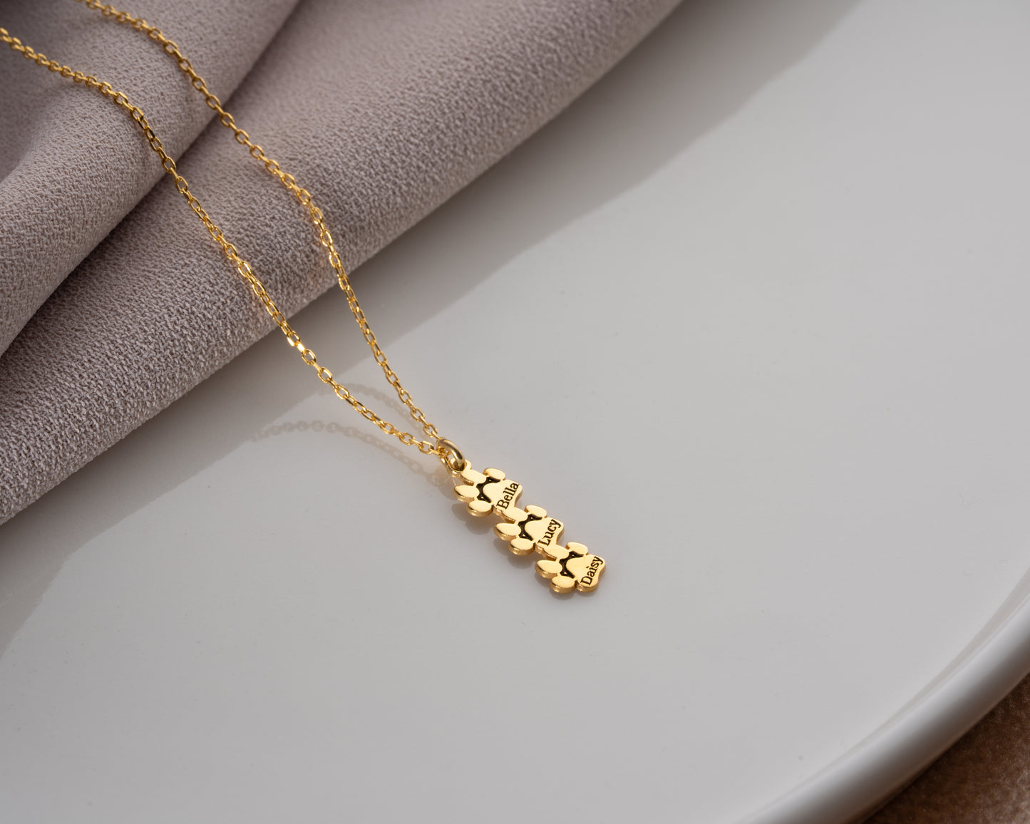 Personalized paw print name necklace detail 13
