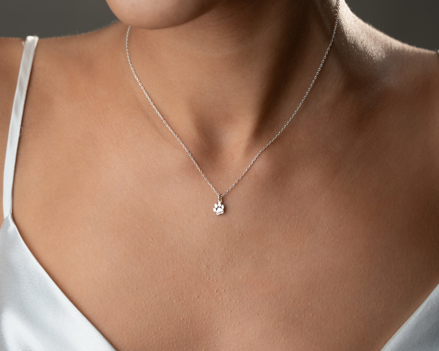 Personalized paw print name necklace detail 7