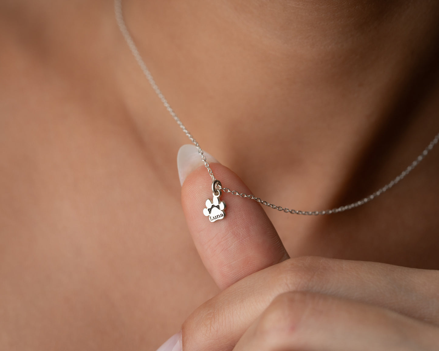 Personalized paw print name necklace detail 8