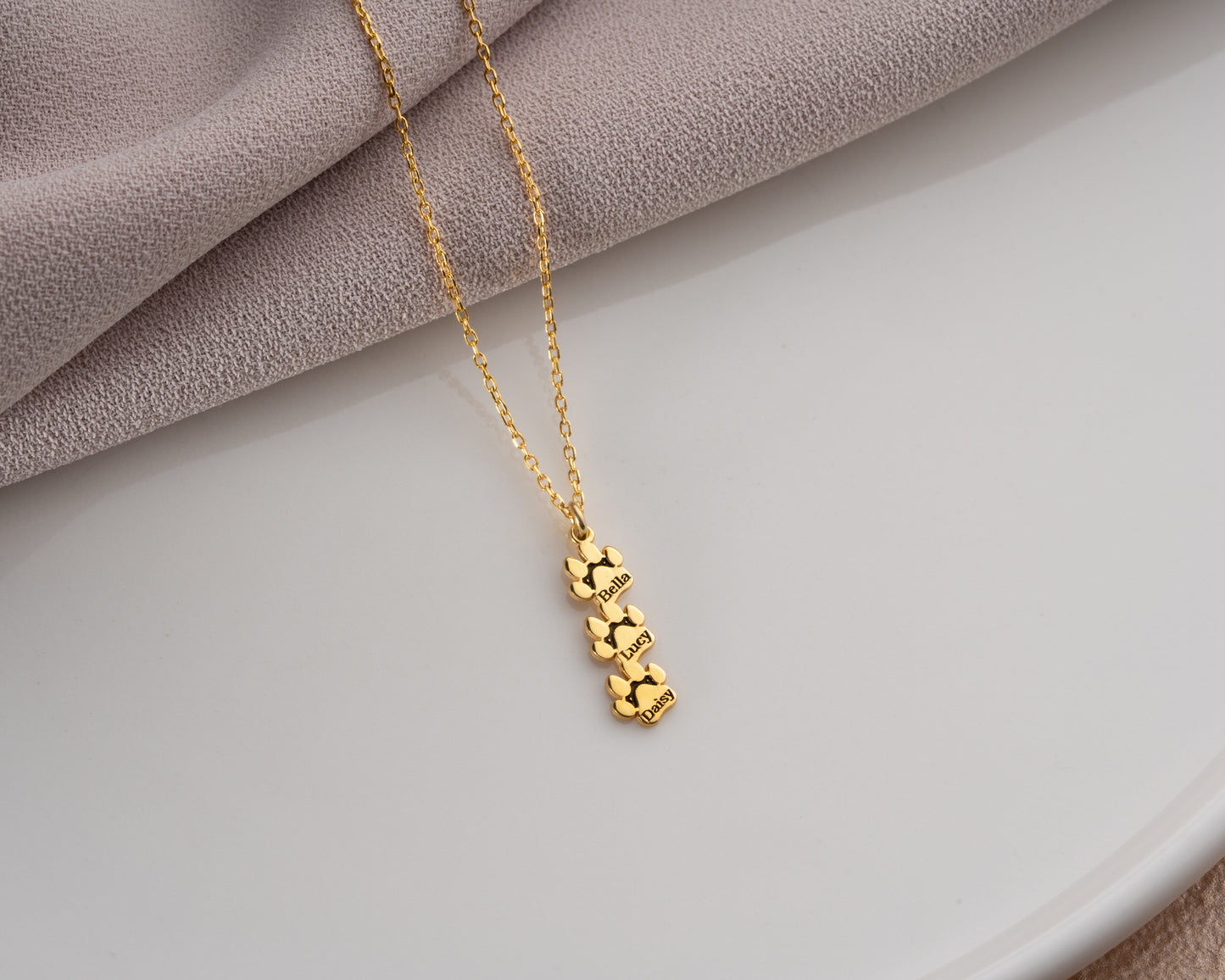Personalized paw print name necklace detail 9