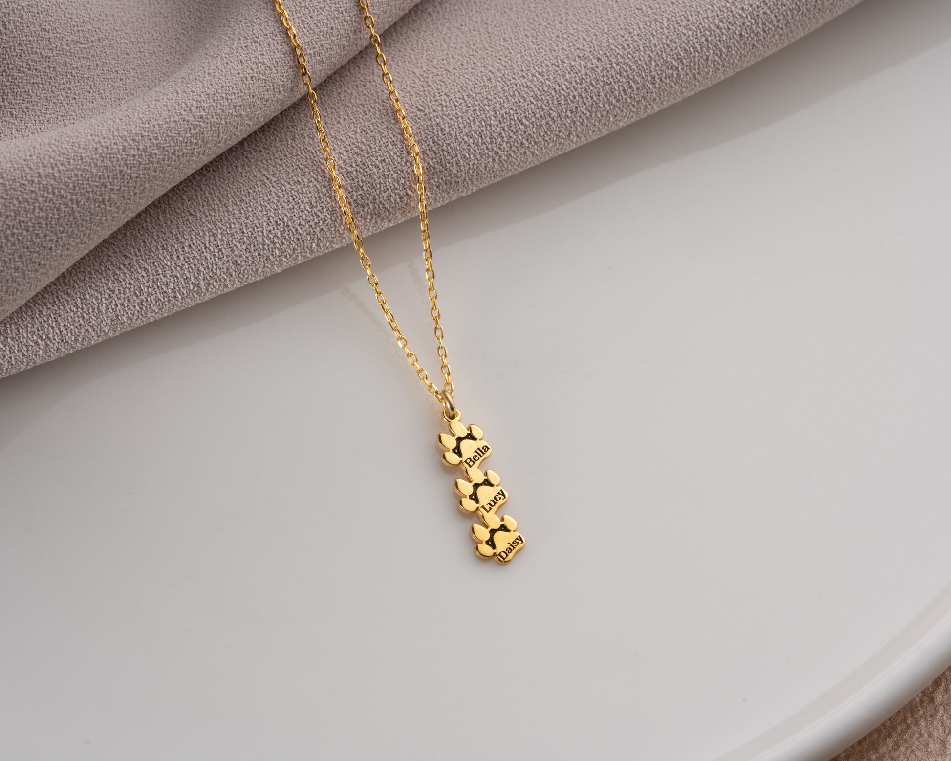 Personalized paw print name necklace detail 9