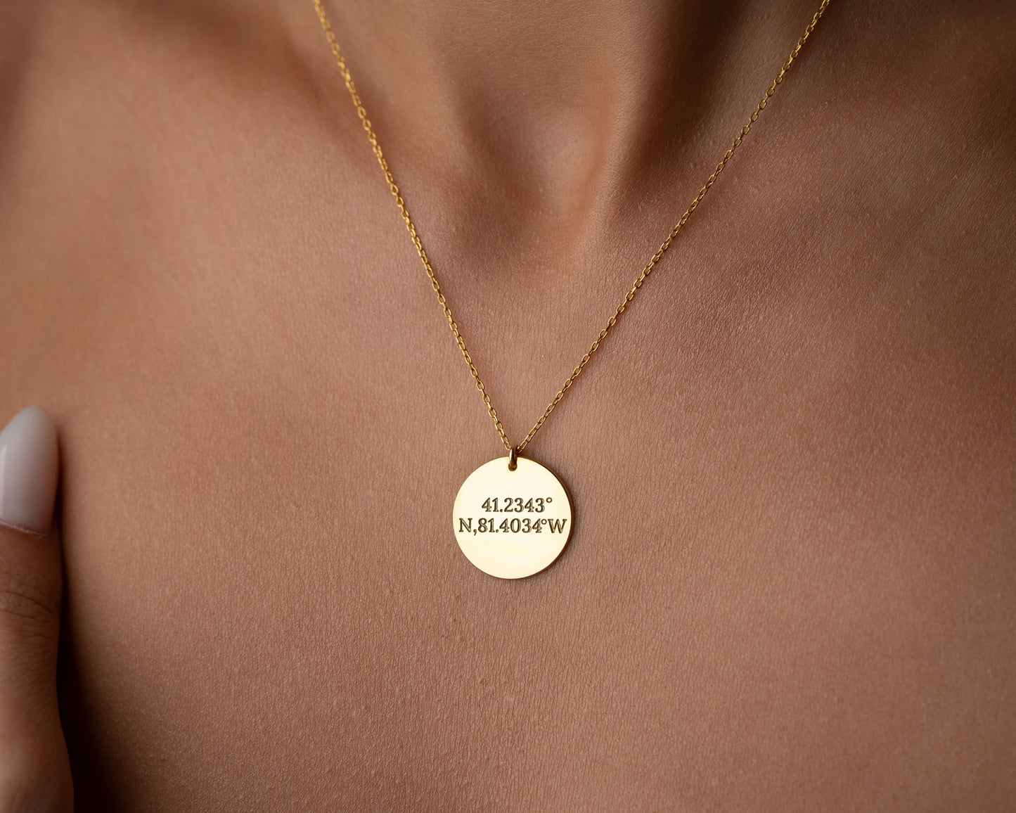 Personalized engraved disc necklace detail 9