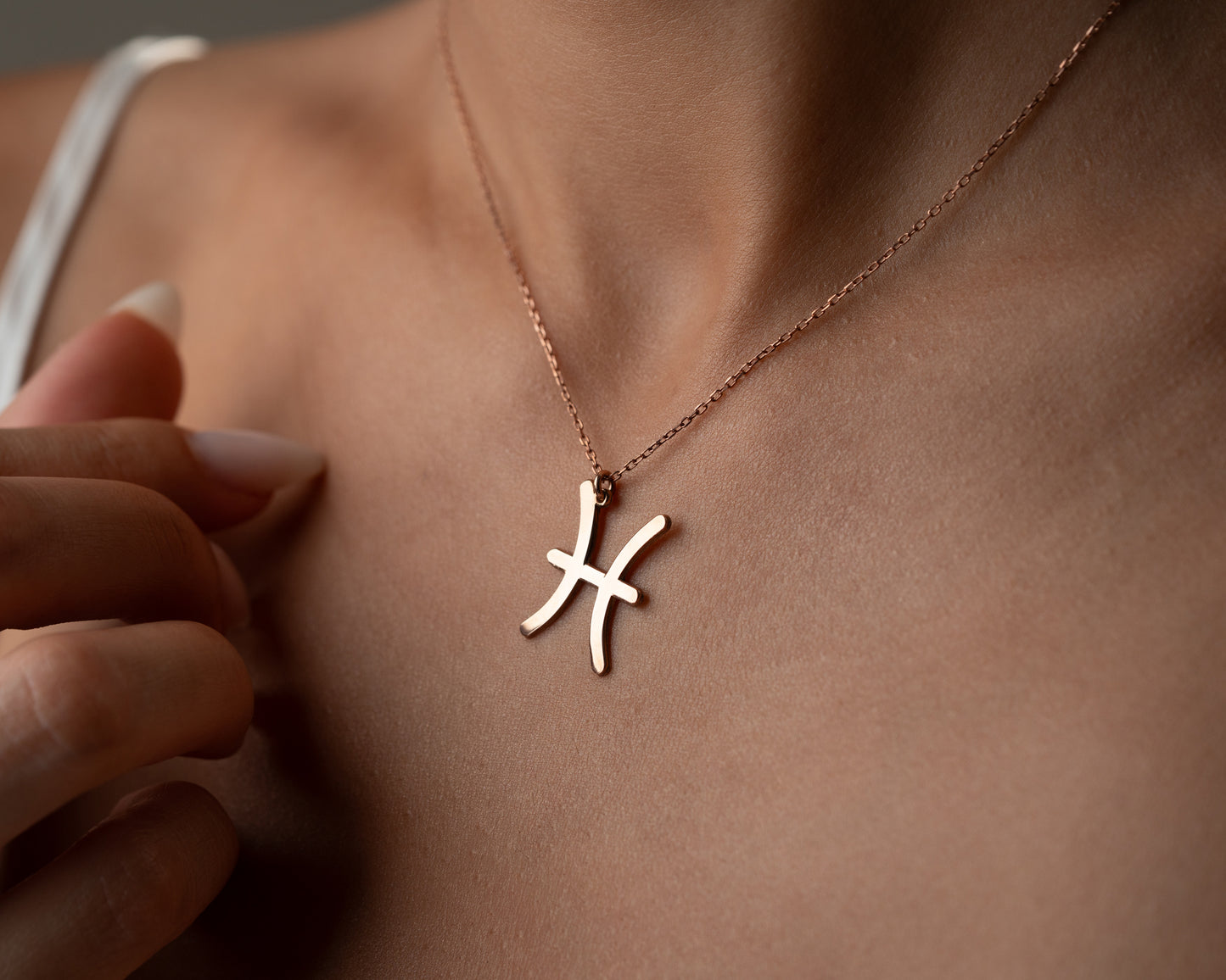 Zodiac sign necklace detail 14