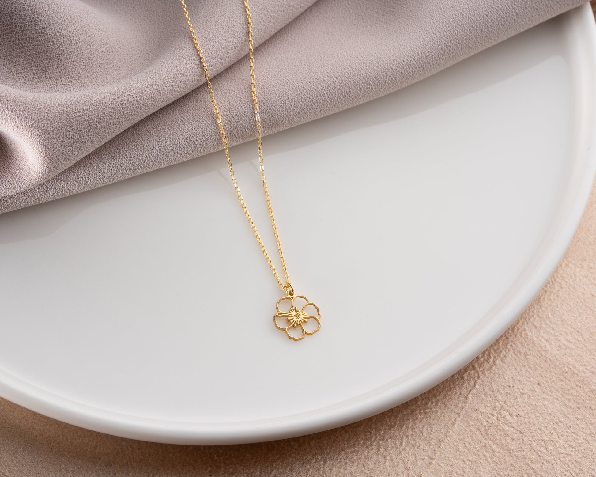 Personalized birth flower necklace detail 5