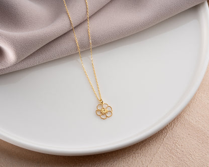 Personalized birth flower necklace detail 5