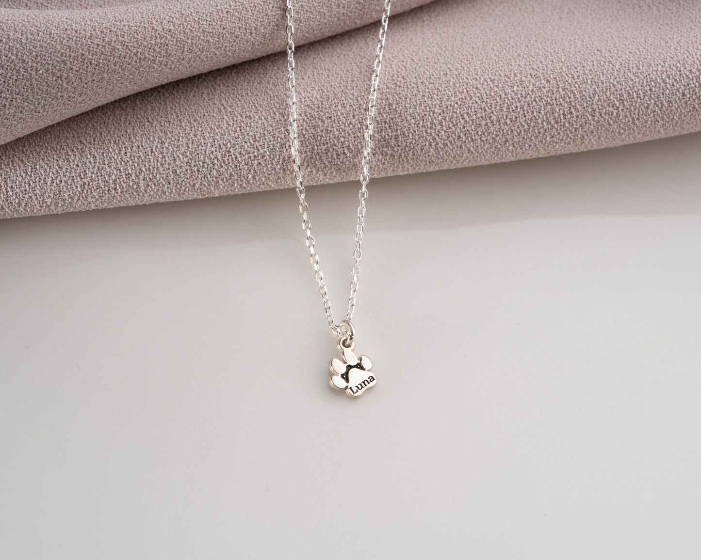 Personalized paw print name necklace detail 10