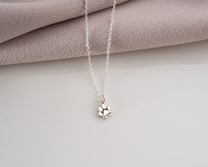 Personalized paw print name necklace detail 10