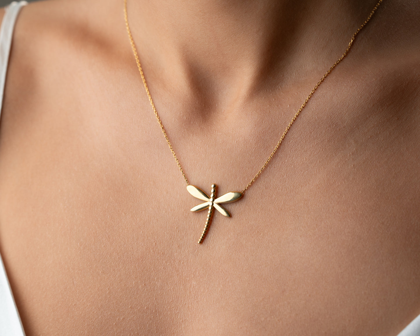Nature motif ring holder necklace detail 5