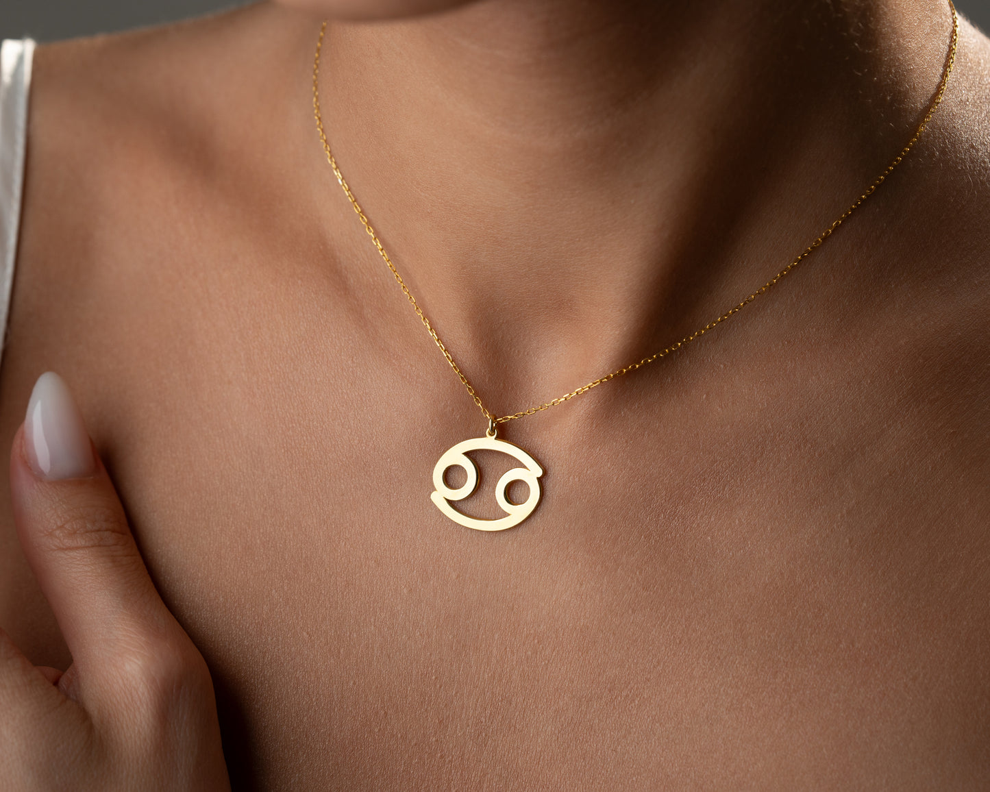 Zodiac sign necklace detail 10
