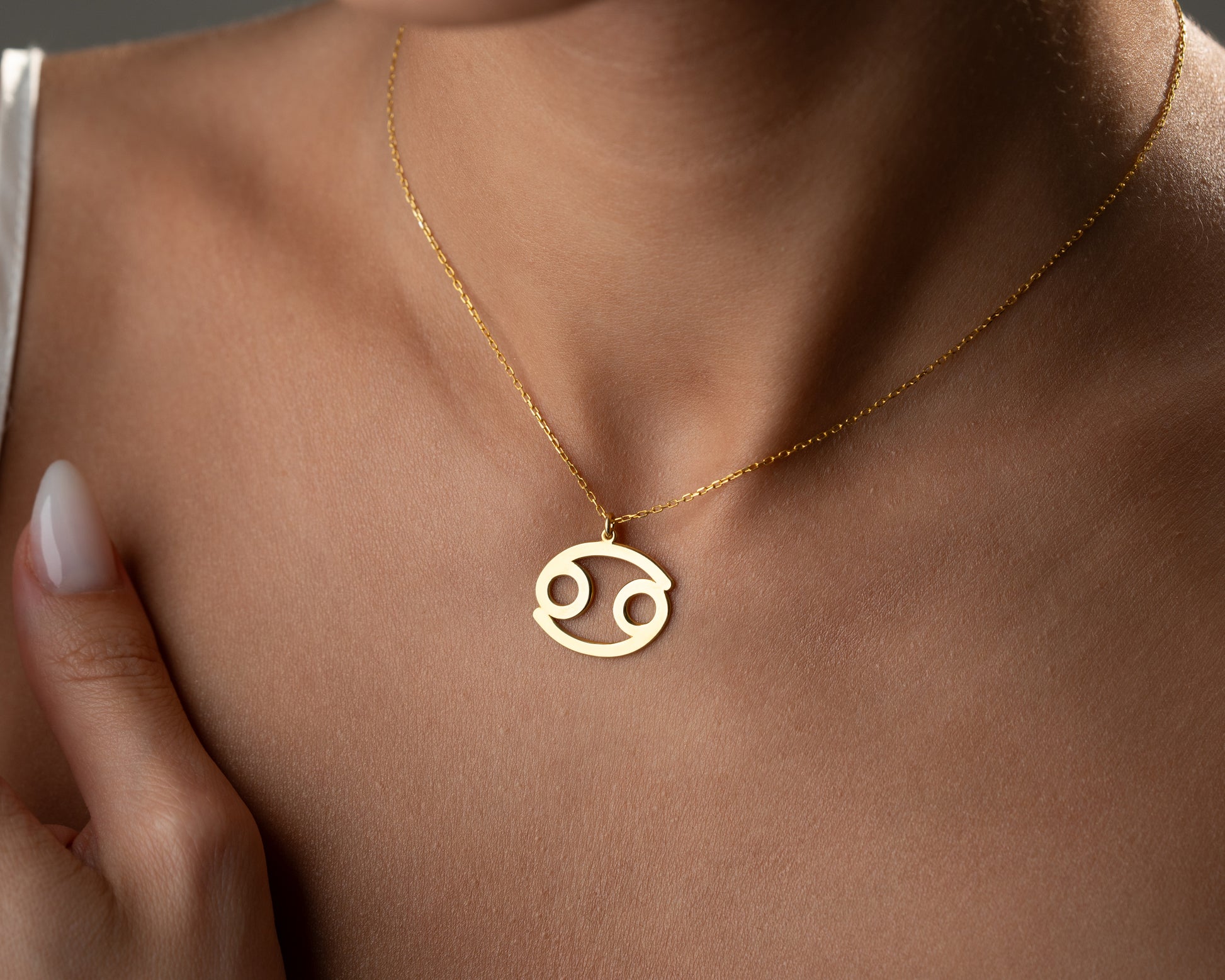 Zodiac sign necklace detail 10