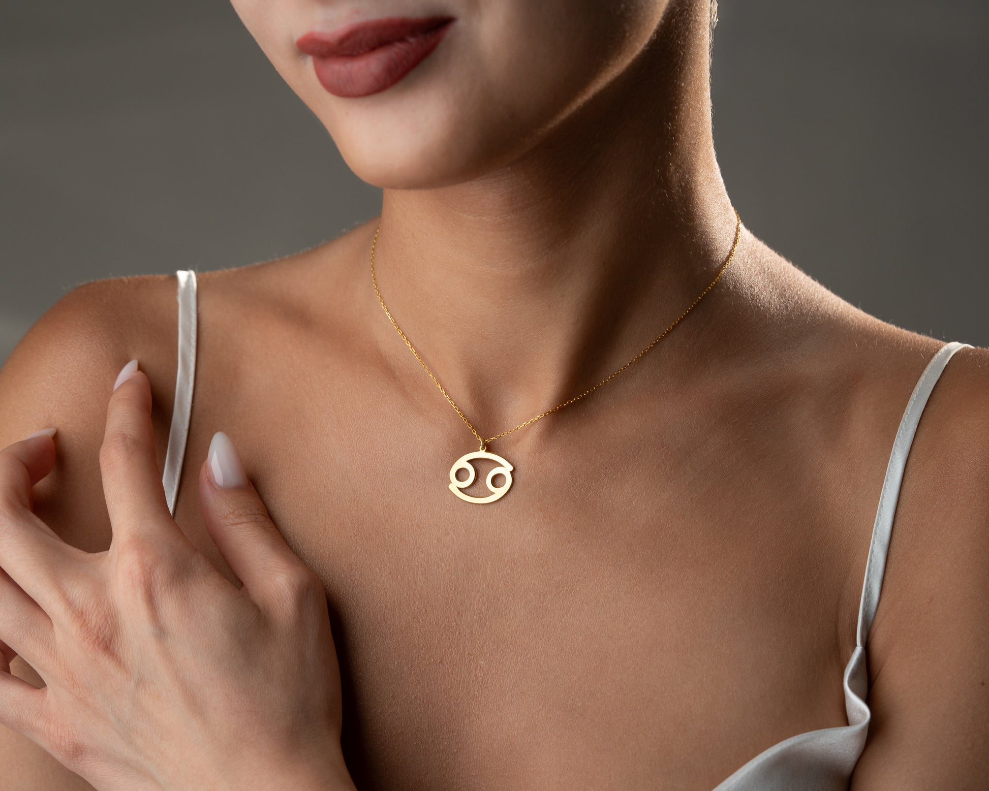 Zodiac sign necklace detail 9
