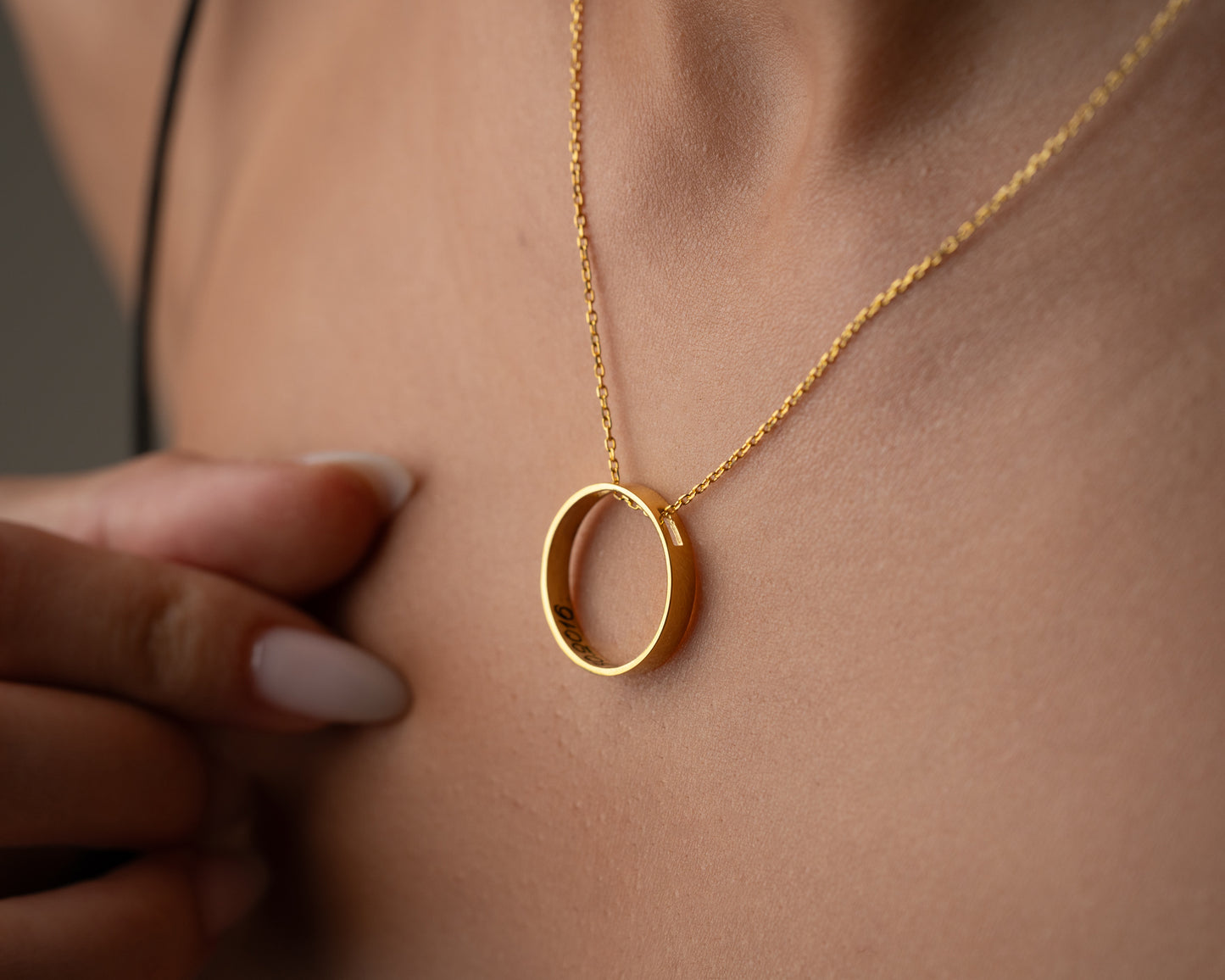 Gold engraved ring pendant necklace