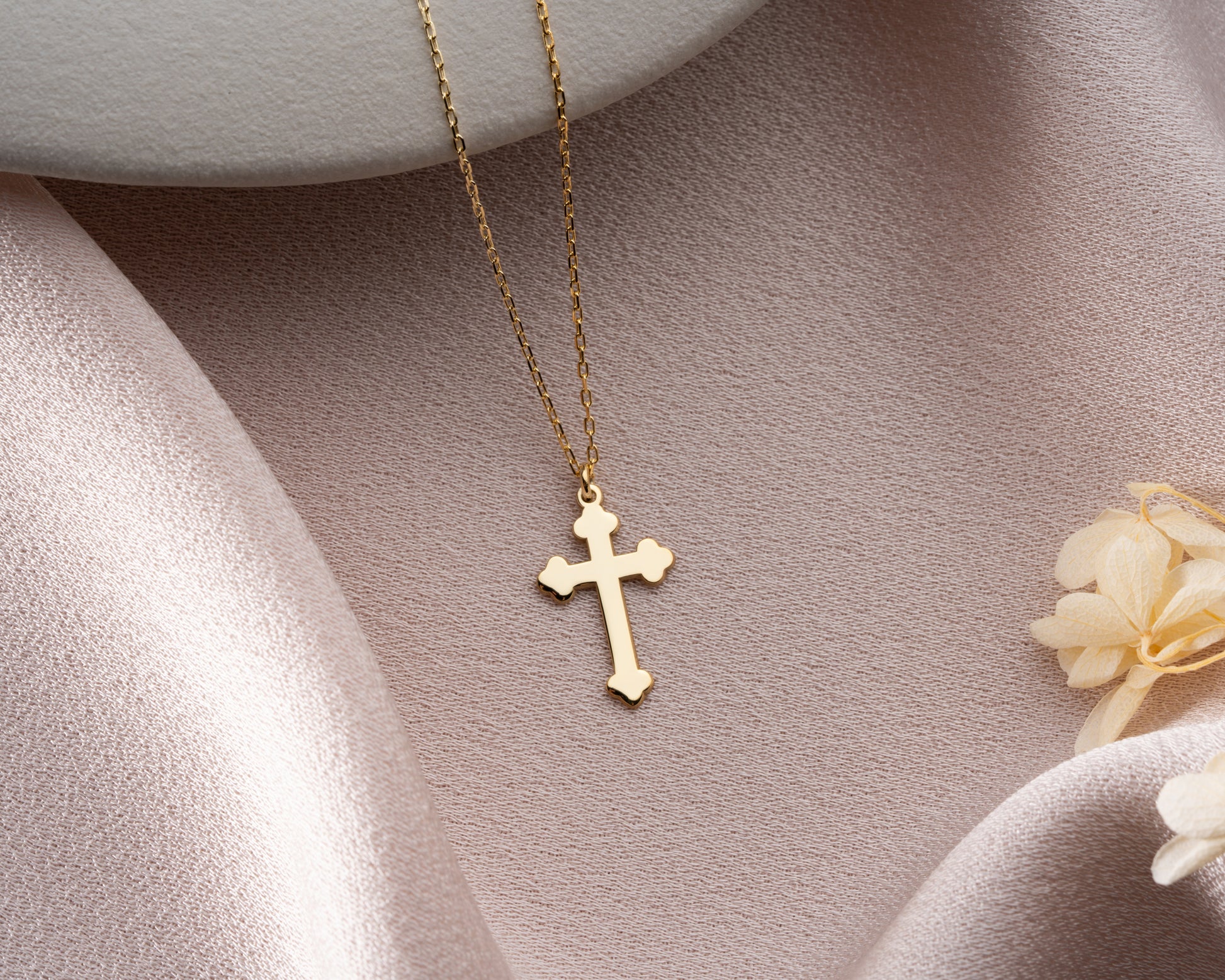 Gold trefoil cross necklace