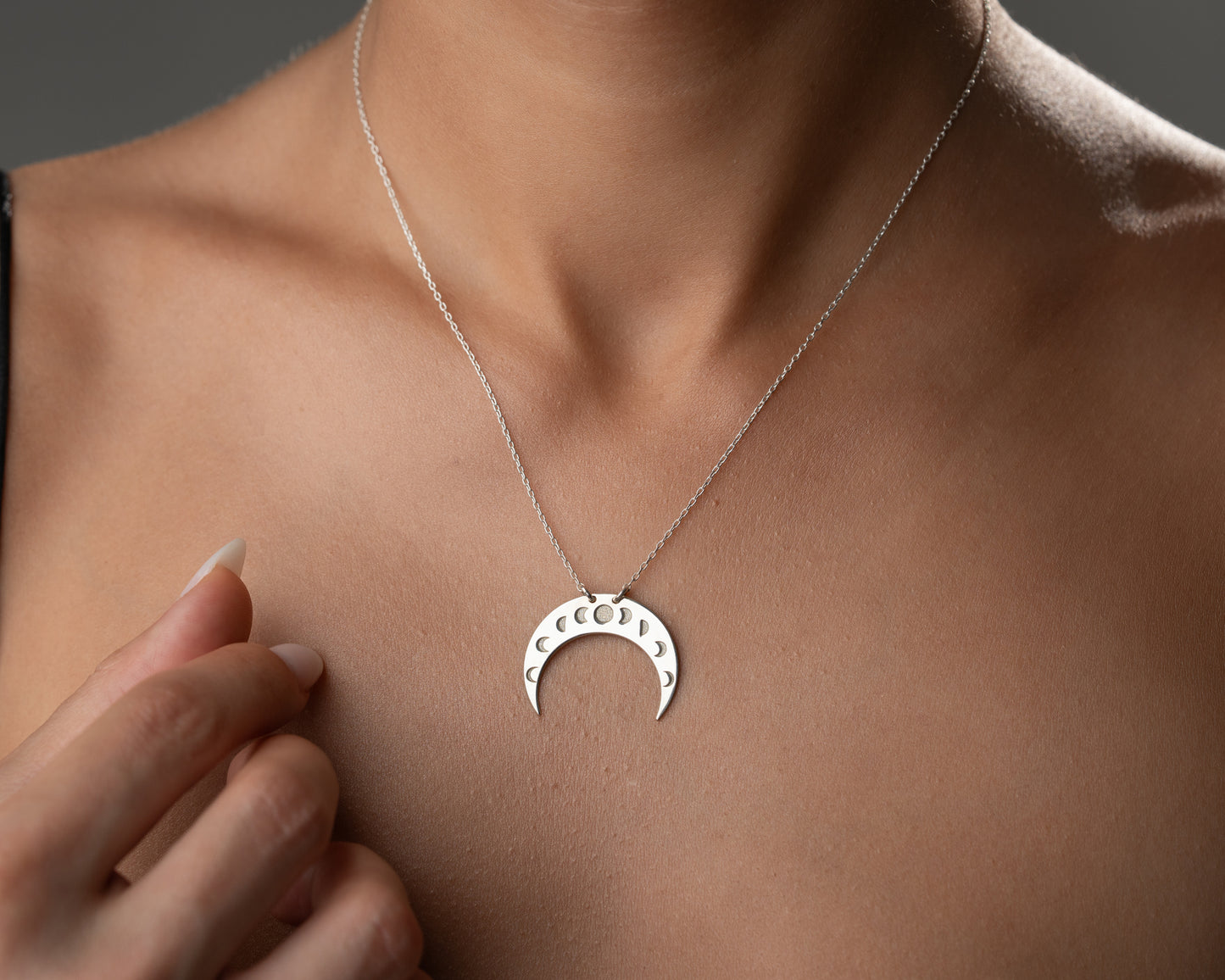 Moon phase necklace in gold silver rose gold