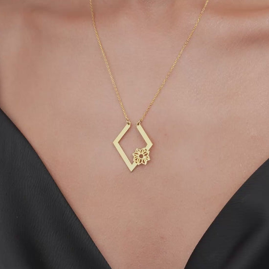 Floral ring holder necklace video