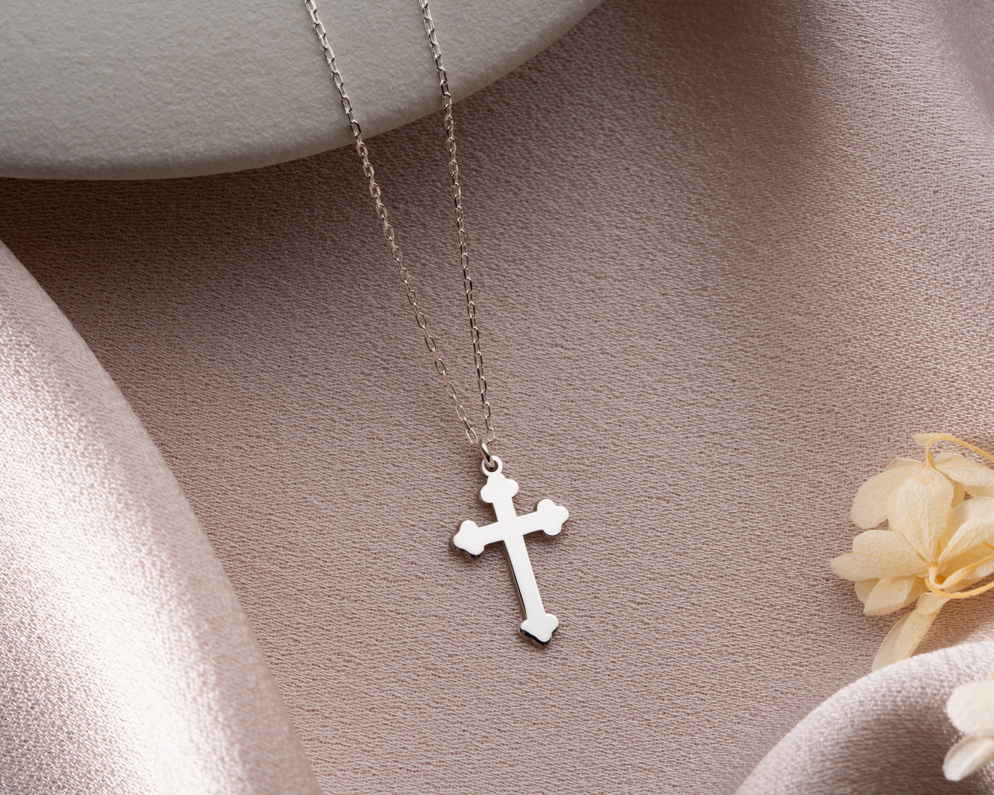 Silver trefoil cross necklace