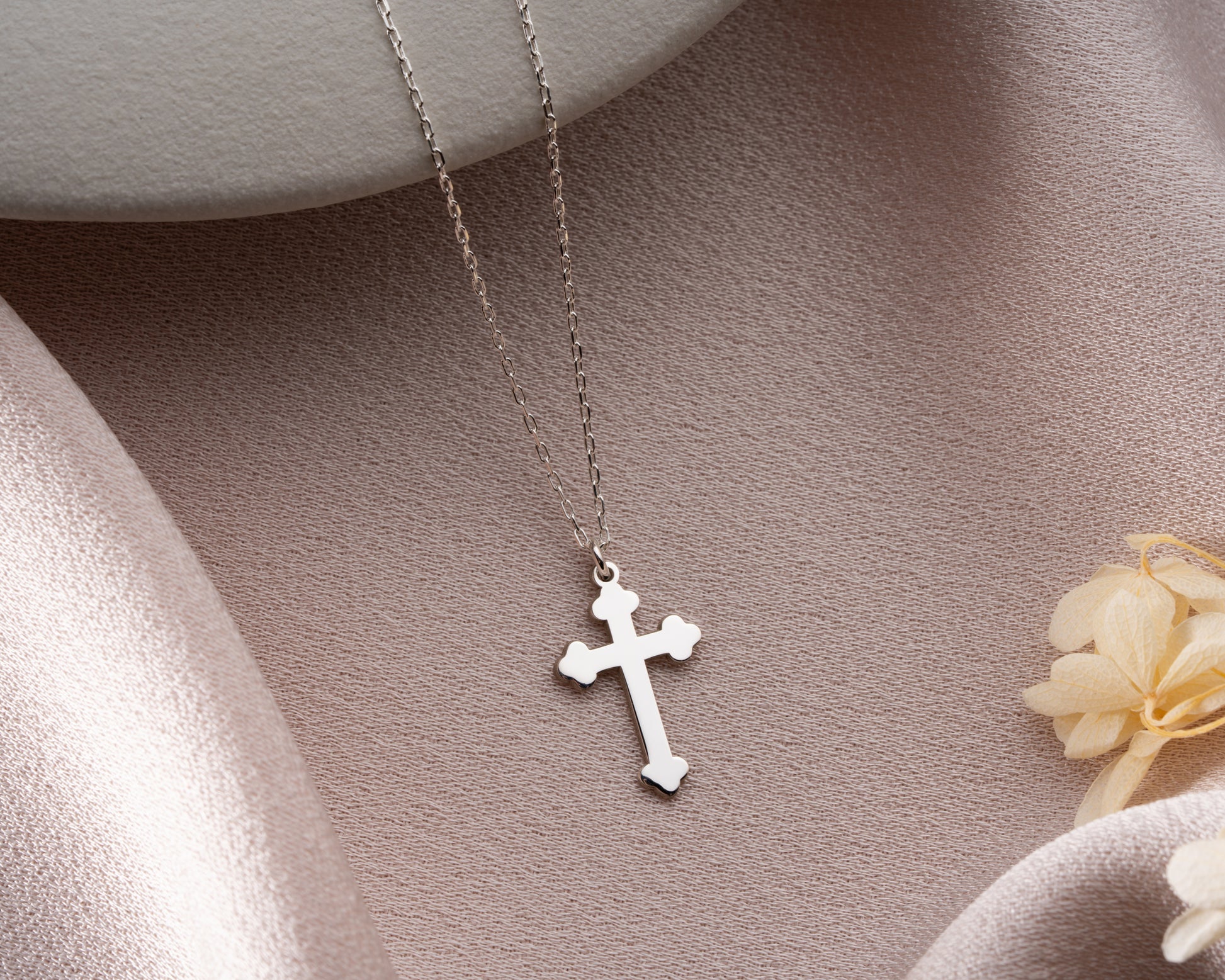 Silver trefoil cross necklace