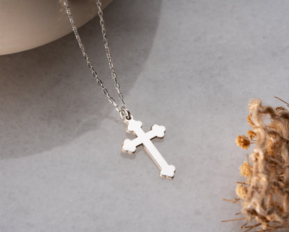 Silver trefoil cross pendant