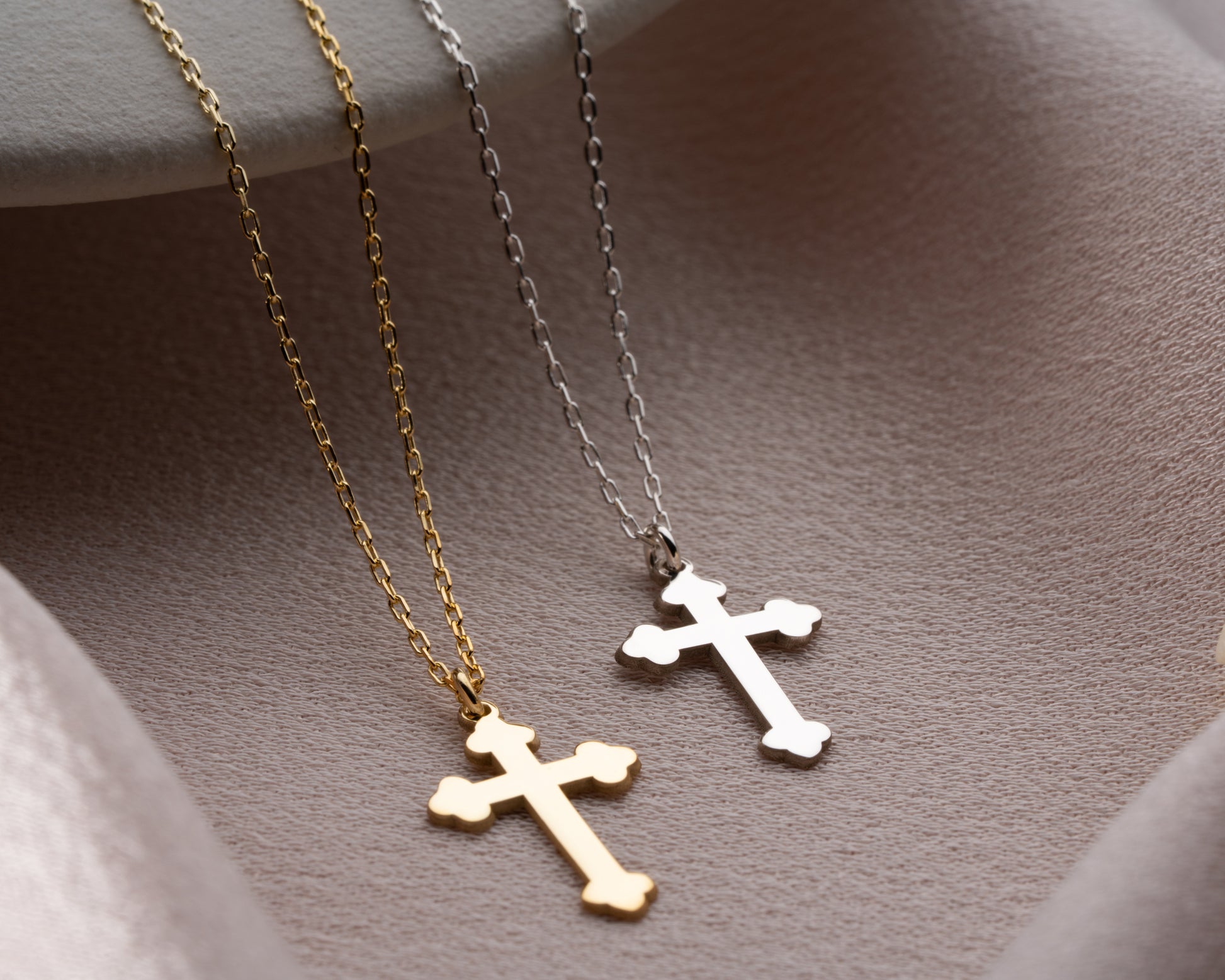 Silver trefoil cross necklace detail